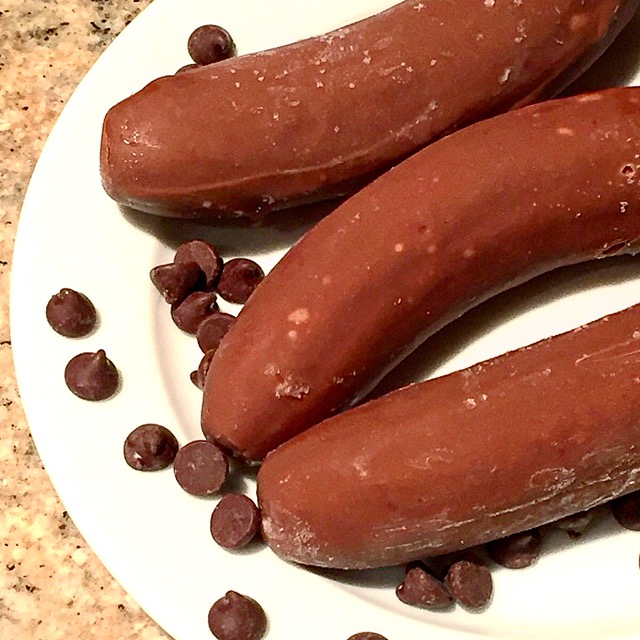 Easiest 2-Ingredient Frozen Chocolate Bananas